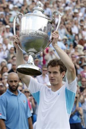 andy murray queens trophy. Andy Murray today became the