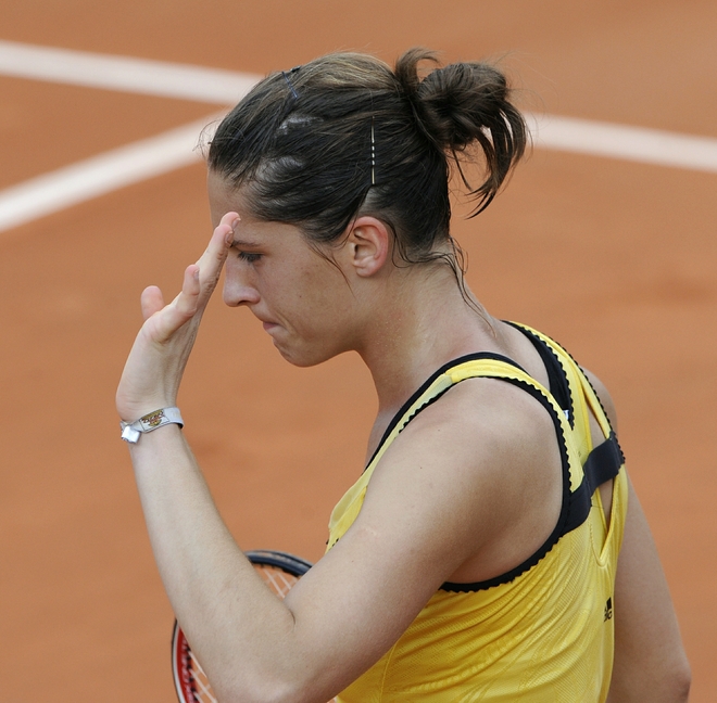 Lovely Andrea Petkovic led by a set 54 and 400 against Svetlana 